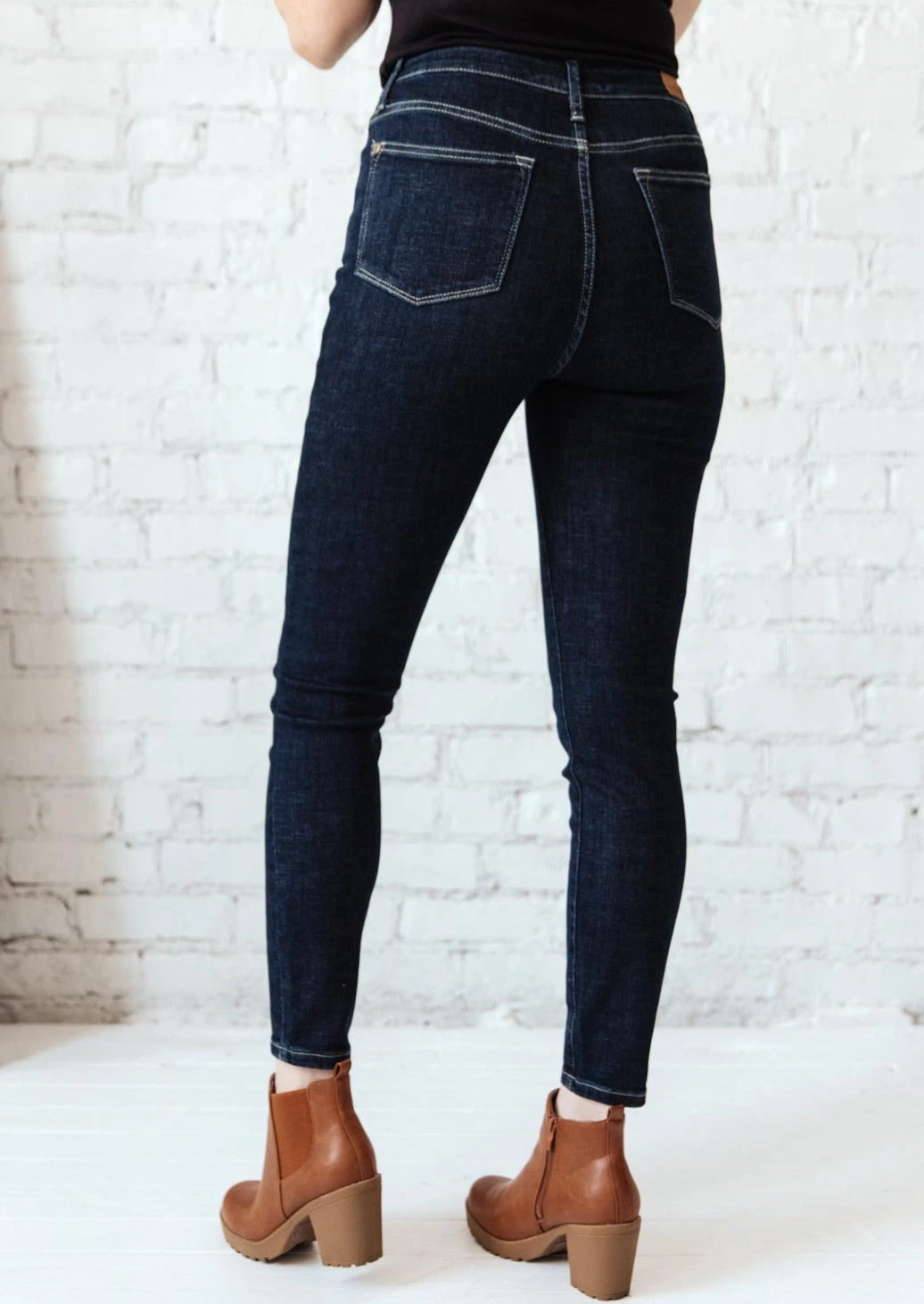 Ave Shops Everyday Tummy Control Skinnies - Dark Wash High-Waisted Jeans for Women 4 Ave Shops Everyday Tummy Control Skinnies In Dark Wash