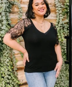 Ave Shops A Little Bit Of Lace Top In Noir Clothing