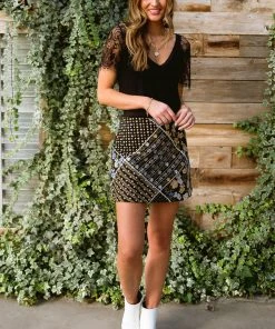 Ave Shops A Little Bit Of Lace Top In Noir Clothing