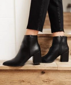 Ave Shops Amari Ankle Boots In Black