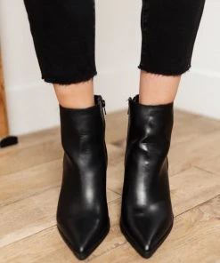 Ave Shops Amari Ankle Boots In Black