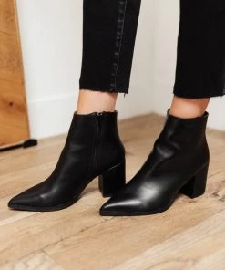 Ave Shops Amari Ankle Boots In Black
