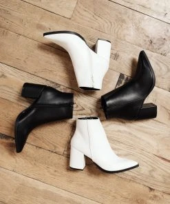 Ave Shops Amari Ankle Boots In Black