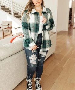 Ave Shops Aspen Shacket In Hunter Green Clothing