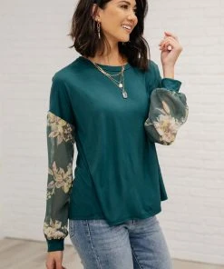 Ave Shops Bouquet Sleeves Top In Green Clothing