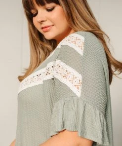 Ave Shops Clothing Break Away Top In Sage