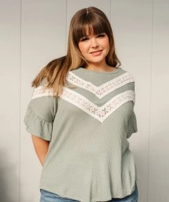 Ave Shops Clothing Break Away Top In Sage