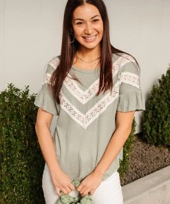 Ave Shops Clothing Break Away Top In Sage