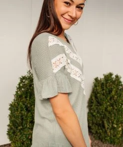 Ave Shops Clothing Break Away Top In Sage