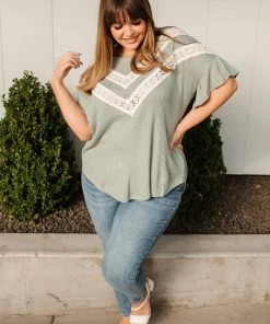 Ave Shops Clothing Break Away Top In Sage