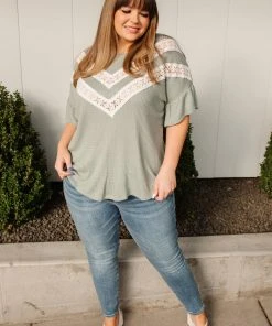 Ave Shops Clothing Break Away Top In Sage