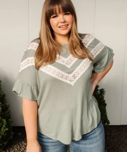 Ave Shops Clothing Break Away Top In Sage