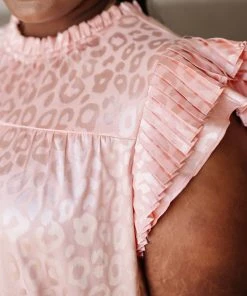 Ave Shops City Escape Top In Peach