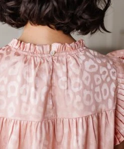 Ave Shops City Escape Top In Peach