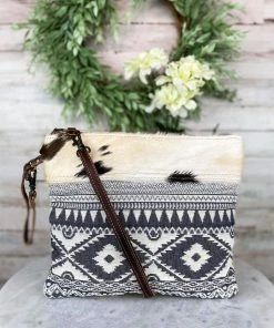 Myra Classic Messenger Crossbody Handbag – Stylish & Functional Handbags & Wallets 8 Myra Handbags & Wallets Classic Messenger Crossbody Handbag