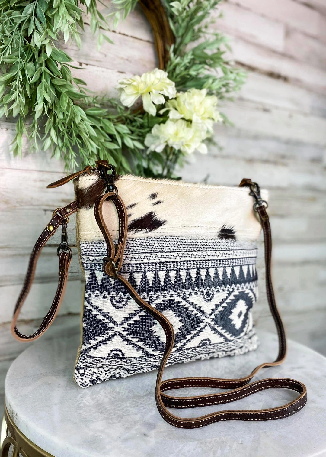 Myra Classic Messenger Crossbody Handbag – Stylish & Functional Handbags & Wallets 5 Myra Handbags & Wallets Classic Messenger Crossbody Handbag