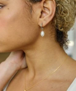 Ave Shops Drops Of Pearl Earrings In Silver