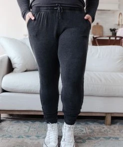 Ave Shops Essential Lounge Joggers In Black Lava