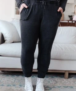 Ave Shops Essential Lounge Joggers In Black Lava