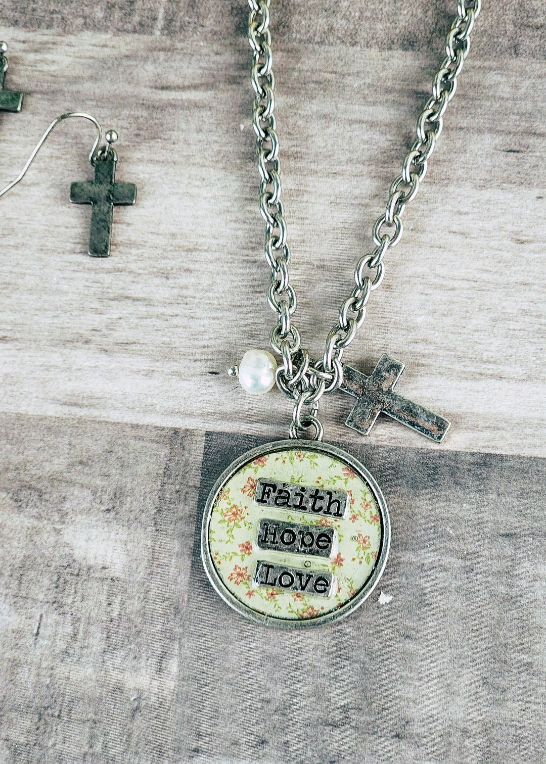 Blue Tortoise Faith Hope Love Floral Disk Necklace - Elegant Jewelry Piece 3 Blue Tortoise Faith Hope Love Floral Disk Necklace Jewelry