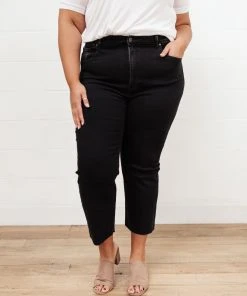 Ave Shops High Waist Mom Fit Jeans In Black