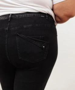 Ave Shops High Waist Mom Fit Jeans In Black