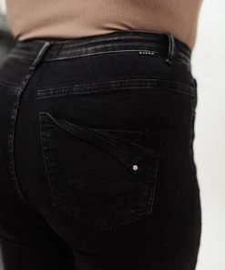 Ave Shops High Waist Mom Fit Jeans In Black