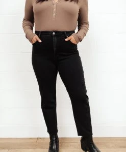 Ave Shops High Waist Mom Fit Jeans In Black