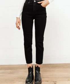 Ave Shops High Waist Mom Fit Jeans In Black