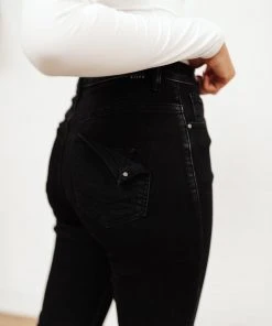 Ave Shops High Waist Mom Fit Jeans In Black