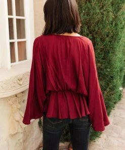 Ave Shops Main Character Moment Top