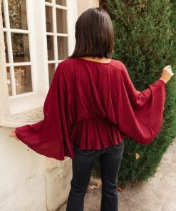 Ave Shops Main Character Moment Top