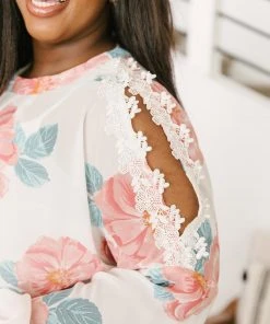 Ave Shops Maisy Floral Blouse In Ivory Clothing