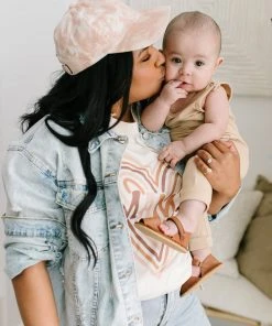 Ave Shops Clothing Mama Graphic Tee - Stylish Short Sleeve Top for Women 40 Ave Shops Clothing Mama Graphic Tee