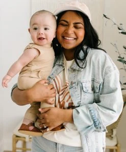 Ave Shops Clothing Mama Graphic Tee - Stylish Short Sleeve Top for Women 38 Ave Shops Clothing Mama Graphic Tee