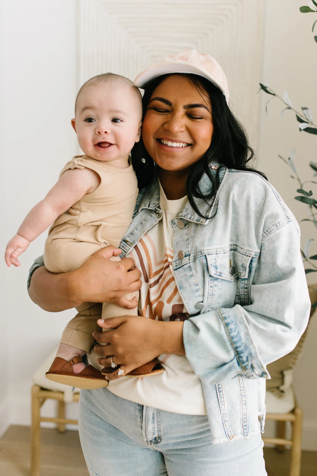 Ave Shops Clothing Mama Graphic Tee - Stylish Short Sleeve Top for Women 12 Ave Shops Clothing Mama Graphic Tee