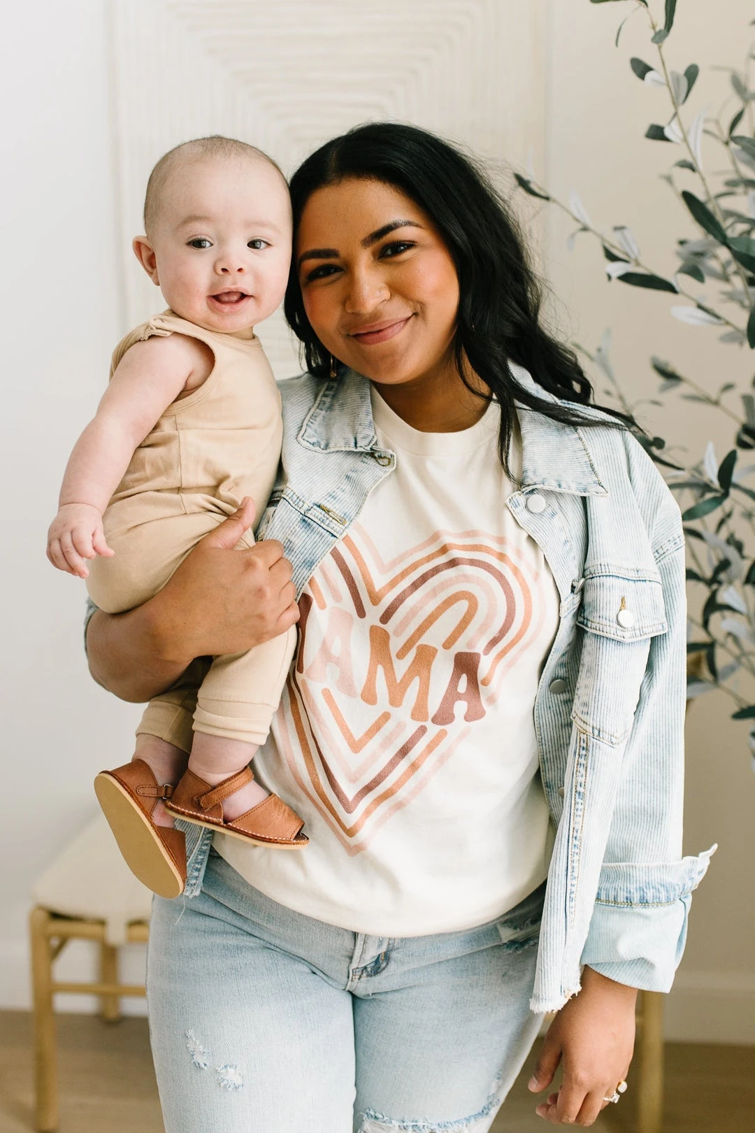 Ave Shops Clothing Mama Graphic Tee - Stylish Short Sleeve Top for Women 4 Ave Shops Clothing Mama Graphic Tee