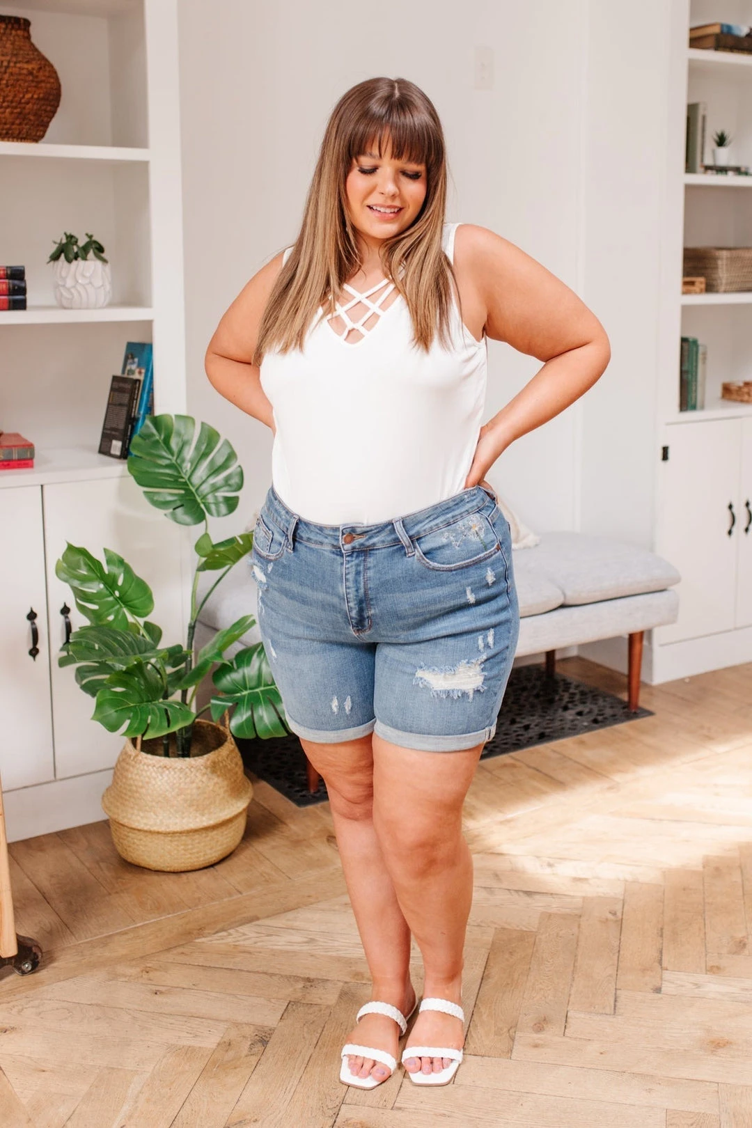 Ave Shops Women's Mid-rise Dandelion Embroidery Cuffed Shorts - Stylish Casual Bottoms 4 Ave Shops Mid-rise Dandelion Embroidery Cuffed Shorts