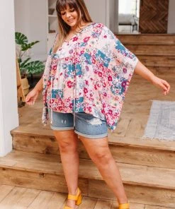 Ave Shops Peace On Earth Top