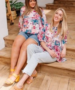 Ave Shops Peace On Earth Top