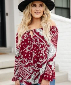 Ave Shops Runaway Top In Burgundy