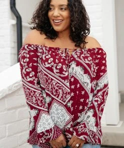 Ave Shops Runaway Top In Burgundy