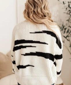 Ave Shops Show Your Claws Sweater Clothing