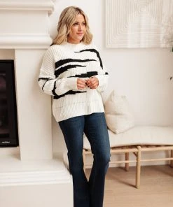 Ave Shops Show Your Claws Sweater Clothing