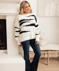 Ave Shops Show Your Claws Sweater Clothing