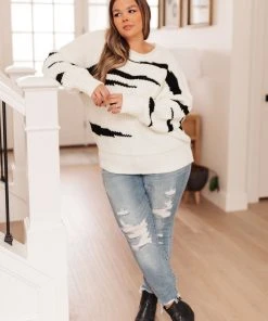 Ave Shops Show Your Claws Sweater Clothing