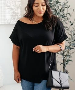Ave Shops Sightseeing Top In Black Short Sleeve Tops