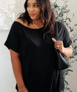 Ave Shops Sightseeing Top In Black Short Sleeve Tops