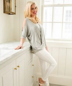 Ave Shops Clothing Split The Check Top In Heather Gray