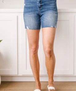 Ave Shops Straight Edge Dark Wash Shorts | Stylish Jeans Bottoms for Men & Women 27 Ave Shops Straight Edge Dark Wash Shorts Bottoms & Jeans